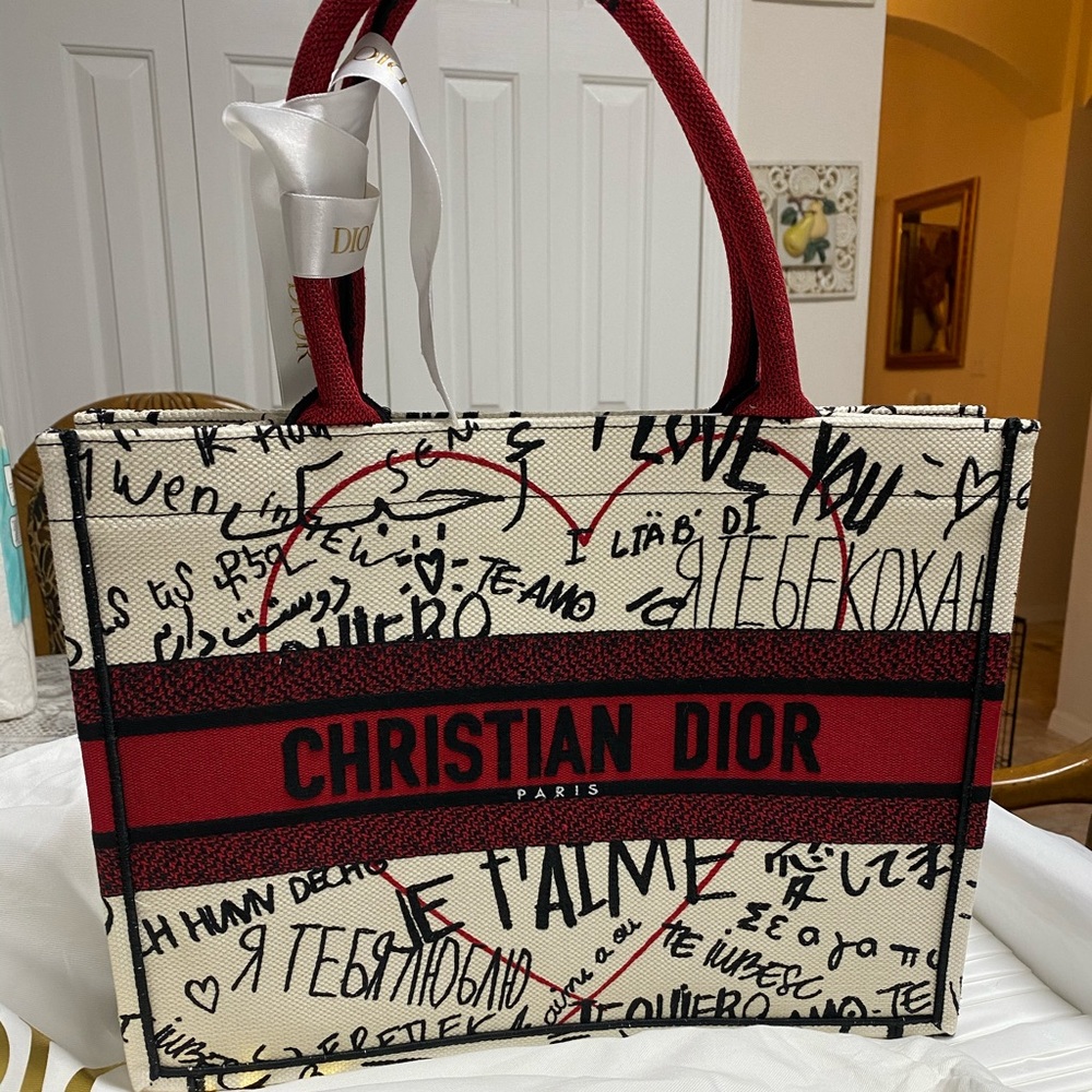 DIOR BOOK TOTE WITH DIORAMOUR GRAFFITI